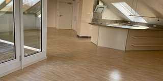 Schöne, geräumige zwei Zimmer Wohnung mit Loggia in Pöcking