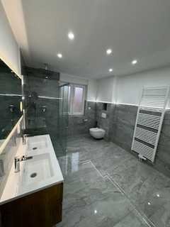 Neu renovierte 4-Zimmer-Wohnung mit  gehobener Ausstattung - Erstbezug