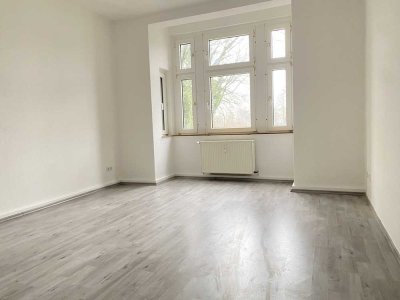 Moderne Altbauwohnung, hohe Decken, große Räume, neues Bad! 2RKDB 62m²