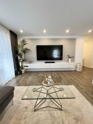 Exklusive, modernisierte 3-Zimmer-Wohnung mit Balkon, Keller & Stellplatz in Weil im Schönbuch