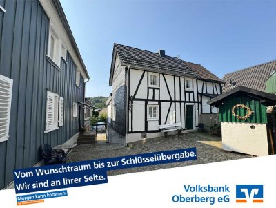 Charmante Doppelhaushälfte in historischem
 Fachwerk-Baudenkmal im Ortskern von Morsbach