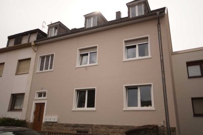 Maarviertel, Vollständig renovierte DG Wohnung mit drei Zimmern