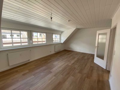 Hochwertig renovierte Dachgeschosswohnung in guter Innenstadtlage
