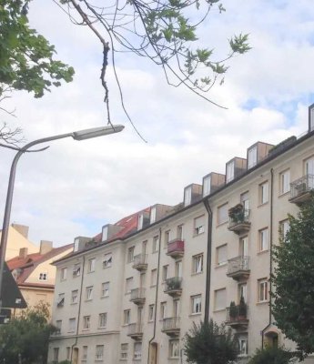 Zwischen Friedensengel und Prinzregentenplatz: Großzügige 3-Zimmer-Altbauwohnung mit Balkon