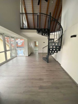 Lichtedurchflutet, gemütlich und zentral!