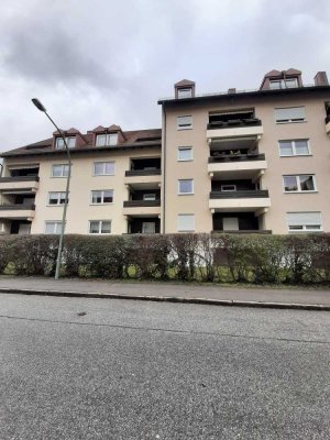 Exklusive, gepflegte 2,5-Raum-Hochparterre-Wohnung mit Balkon in Landshut