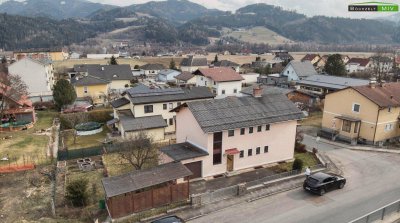 Zweifamilienhaus mit zwei separaten Wohneinheiten, Balkon, Garage und Carport in ruhiger Lage von Knittelfeld