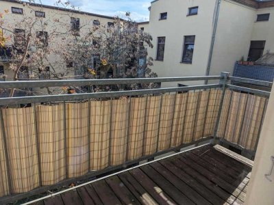 Schöne 2-Raum-Wohnung mit EBK, Balkon und Fahrstuhl in Stadtfeld-Ost