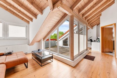 Moderne Dachgeschosswohnung mit 3,5 Zimmern und luftiger Deckenhöhe
