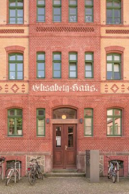 Bitte nur schriftliche Anfragen:
Charmante 2 Zi-Wohnung in Reutnitz zu vermieten.