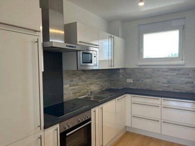 3 - Zimmer Wohnung mit 2 KFZ- Stellplätzen