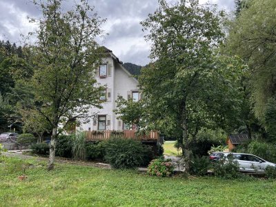 Attraktive und sanierte 3-Raum-Wohnung mit Balkon und Einbauküche in Schiltach /Vorderlehengericht