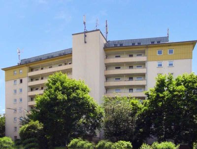 Moderne 2-Zimmer-Wohnung mit Blick auf die Skyline zu vermieten!