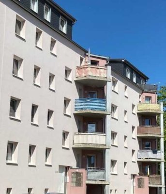 Moderne helle Wohnung mit Balkon