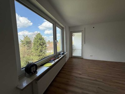Erstbezug nach Kernsanierung | 4-Zimmer-Wohnung mit Balkon & TG-Stellplatz in ruhiger Lage