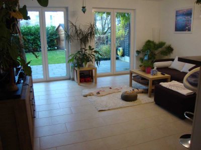 Schöne 2-Zimmer-Terrassenwohnung mit Garten, Einbauküche, Autostellplatz in Walldorf
