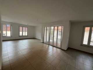 Moderne und helle 3-Zimmer Wohnung mit Balkon und EBK