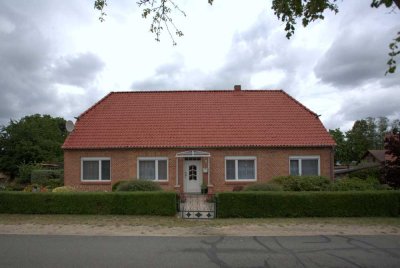 schöne ruhige Dorflage, viel Platz für die große Familie !