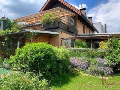 Großes Wohnhaus mit vielseitigen Nutzungsmöglichkeiten in begehrter Lage