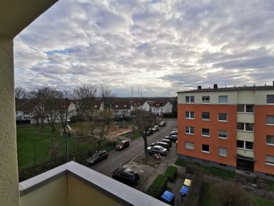 Potential: modernisierungsbedürftige 4-Zimmer-Wohnung mit Balkon in Wesseling-Berzdorf