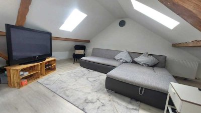 Helles 1-Zimmer-Appartement im Dachgeschoß  mit großer Wohnküche