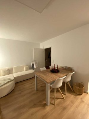 Moderne Zweizimmerwohnung mit Einbauküche und Abstellkammer