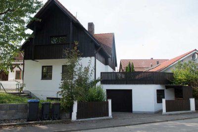Geschmackvolle 5-Zimmer-Doppelhaushälfte mit EBK in Finsing