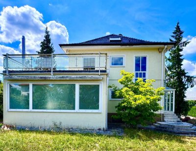 Beste Lage in Stuttgart-Botnang mit Traumaussicht. Villa mit tollem Garten und Doppelgarage