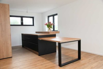 Live & Work: 4-Zimmer-Design Wohnung mit Loggia-Terrasse und mögl. Work-Space im Haus.