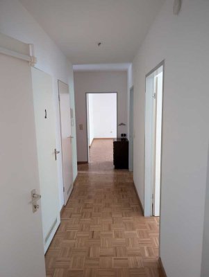 Residenz Regensburg: Helle 3-Zimmer-Wohnung mit Balkon & Tiefgarage in ruhiger und zentraler Lage
