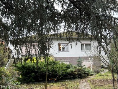 Gartenliebhaber  - Freistehendes Einfamilienhaus - mit großen Garten