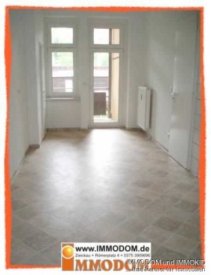 2-Zimmer-Wohnung mit großem BALKON, PKW-SP und mit neuer EINBAUKÜCHE zu vermieten!