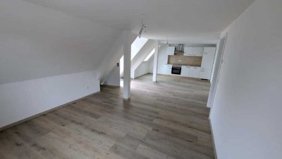 Erstbezug! Sanierte 2-Zimmer-Dachgeschosswohnung