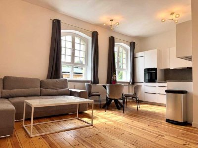 Exklusive 2-Zimmer-Wohnung mit Terrasse in der Villa von Holst am Griebnitzsee