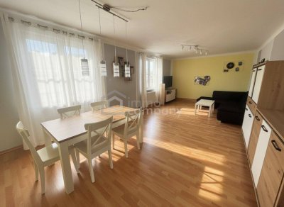 Wohnkomfort! Modernisiertes Einfamilienhaus auf Doppelgrundstück in Lassee, Garten, Carport &amp; Salzwasserpool!
