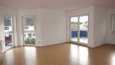 Sonnige 2,5-Zimmer Wohnung mit neuem Bad, neuer Küche und großem Balkon in Abstatt