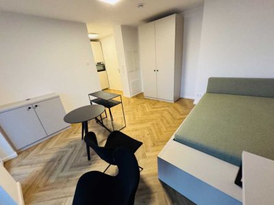 Moderne möbliertte Wohnung direkt in Adlershof mit EBK sowie Balkon!