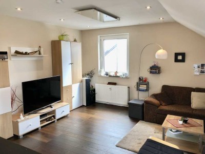 Top-gepflegte helle DG-Wohnung in Aplerbeck: Laufend modernisiert, Einbauküche & neue Klimaanlage