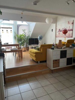 Eine schicke Maisonette 3 - ZKB mit Dachterrasse sucht nette Mieter.