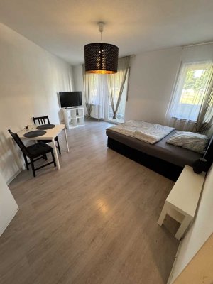 Provisionsfrei!!! Direkt vom Eigentümer!! Studenten Apt. im Waldstadt-Zentrum mit großer Terrasse