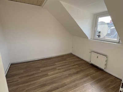 2 Zimmer im Dachgeschoss *mit VIDEO*
