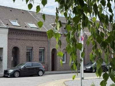 Ortskernrandlage - Uriges Einfamilienhaus mit Garten und 2 Garagen -