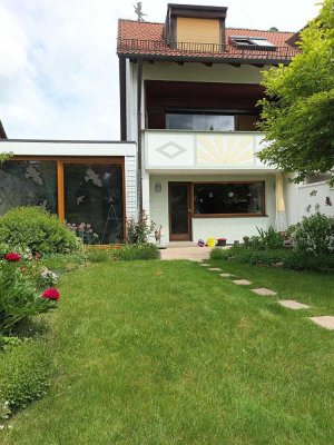 Ansprechendes 4-Zimmer-Reihenendhaus mit EBK in Eching
