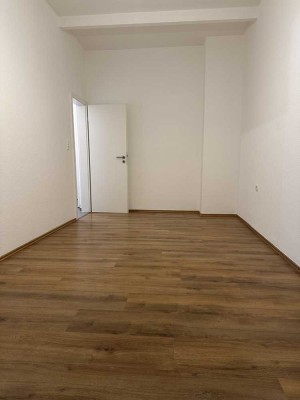 Renovierte 2,5-Zimmer-Wohnung (EG) in Mannheim zu vermieten