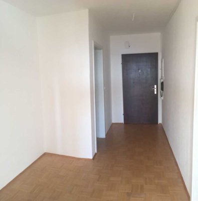 Vollständig renovierte, großzügige 2-Zimmer-Wohnung mit Balkon und EBK in Erlangen