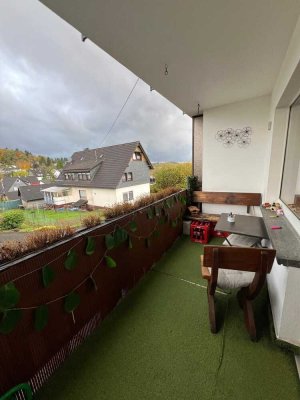 Gepflegte 3- Zimmerwohnung mit Garage und windgeschützter Süd-Loggia WE 1