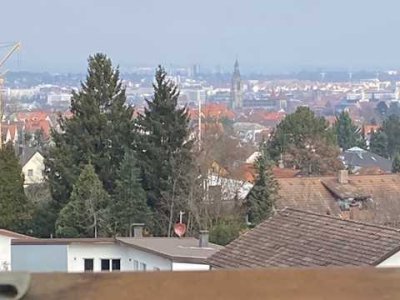 Helle Dachgeschosswohnung in ruhiger und bester Lage in Reutlingen