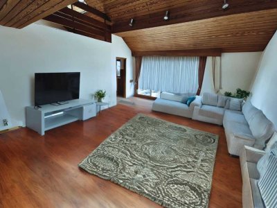 **Rohdiamant unterm Dach - Fernblick inklusive!**