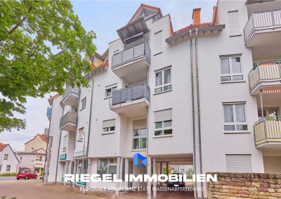 Sie hier? Wir auch! Gepflegte Dachgeschosswohnung mit Balkon und Tiefgaragenstellplatz