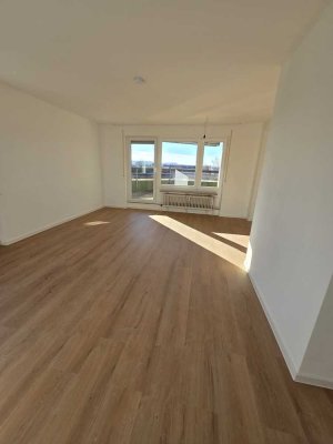 ​Exklusive 2,5 Zimmer Penthouse-Wohnung Lichtdurchflutet & Frisch renoviert in Stuttgart-Weilimdorf
